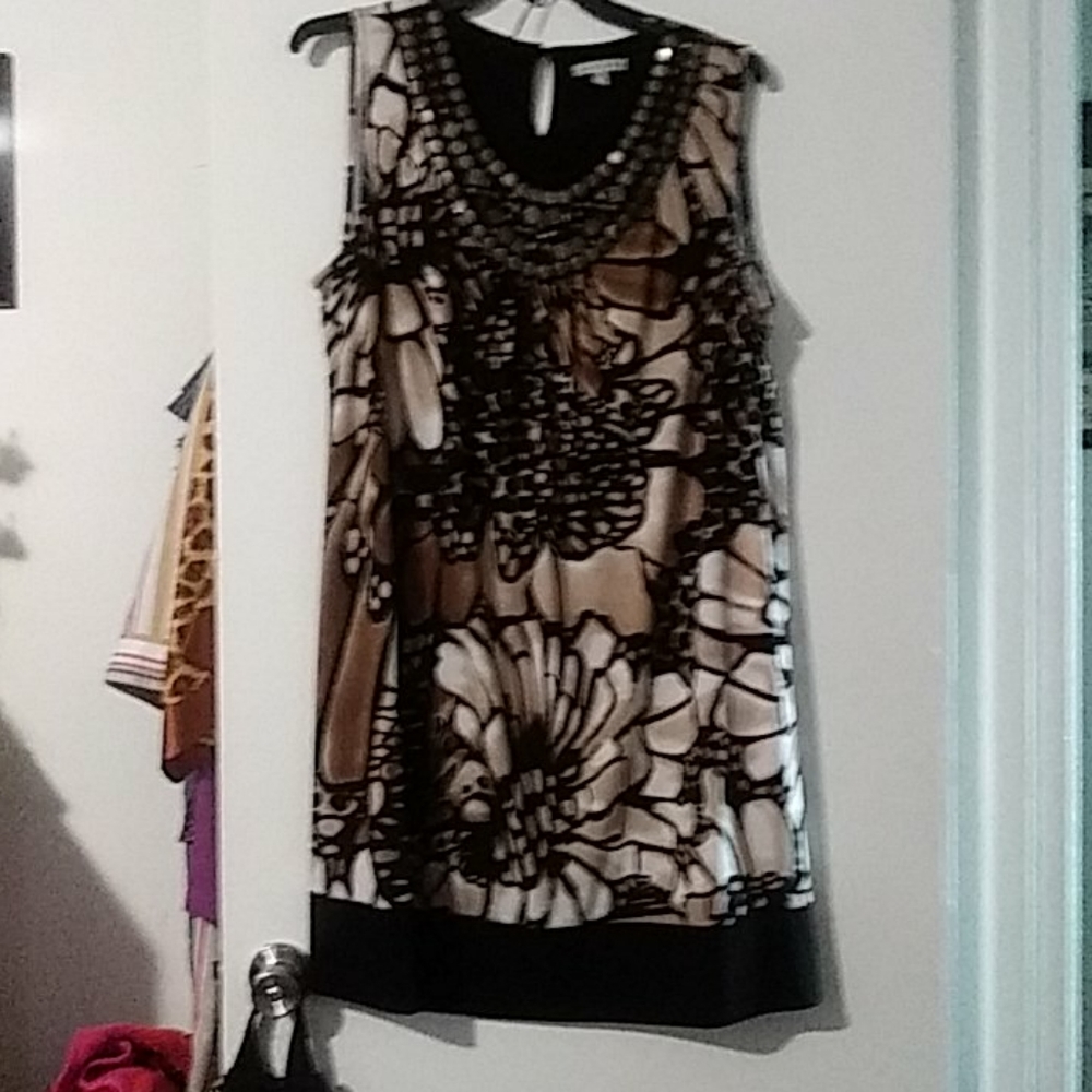 Dress - Picture 3 of 3